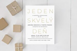 Jednoduché biele svadobné oznámenie s veľkými písmenami