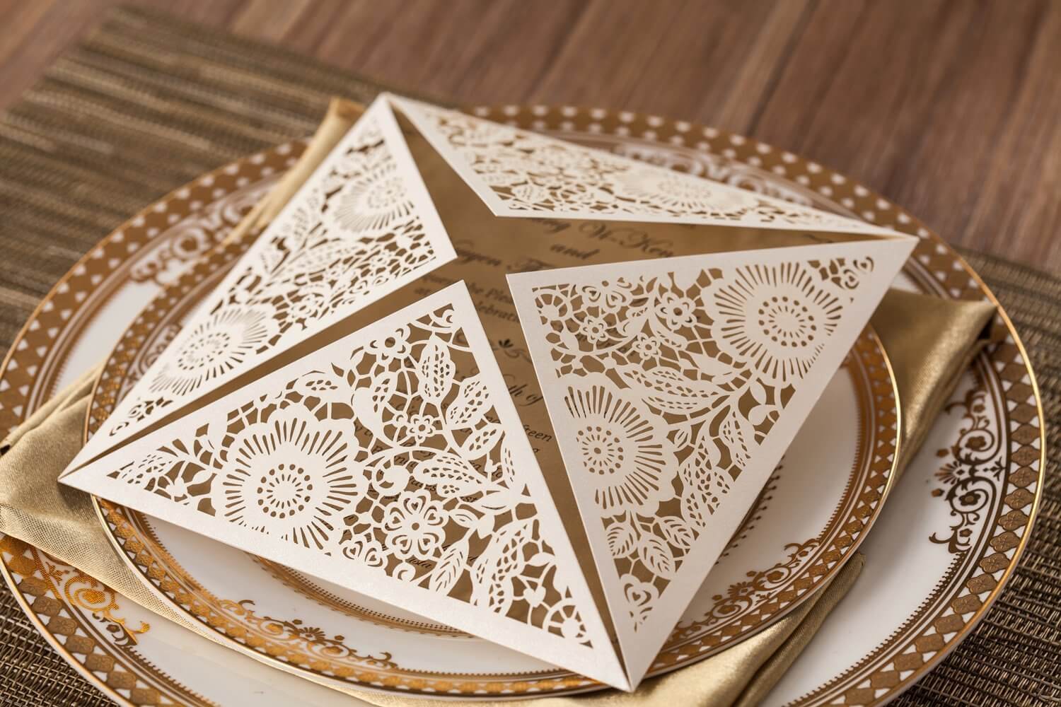 laser cut svadobné oznámenie