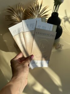 svadobné oznámenie letenka s pasom